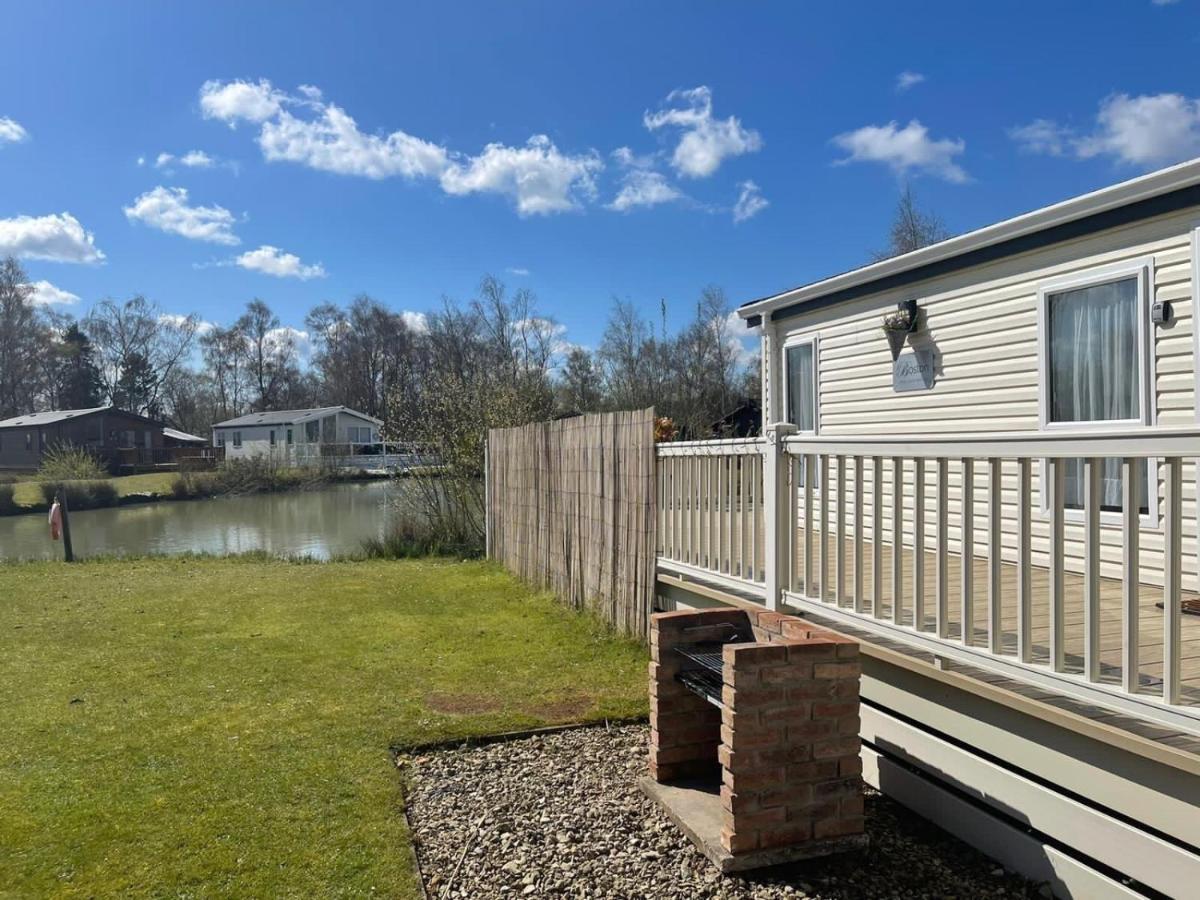 Luxury Lakeside Lodge L2 With Hot Tub Situated At Tattershall Lakes Country Park Экстерьер фото